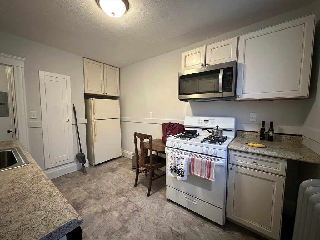 Foto principal - 208 Main St