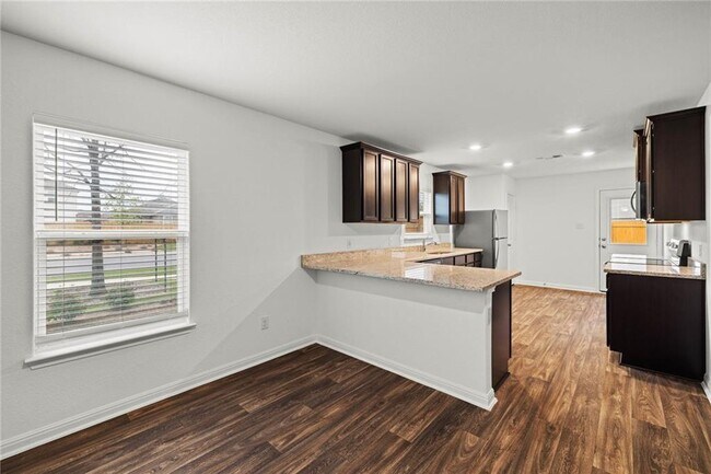 Building Photo - 101 Fairfax Ln