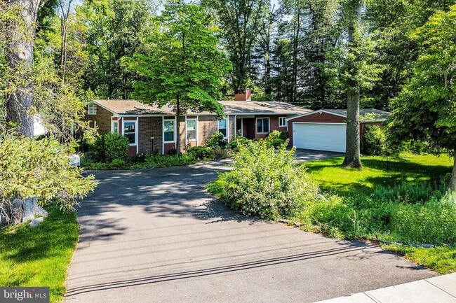 Foto del edificio - 36 Bear Brook Rd