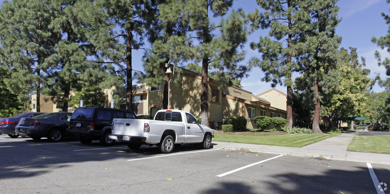 Primary Photo - Briarwood Manor Apartments