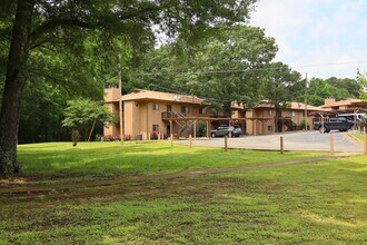 Building Photo - 1100 Woodlawn Ave