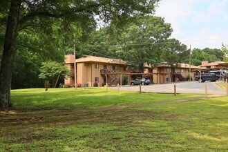 Building Photo - 1100 Woodlawn Ave