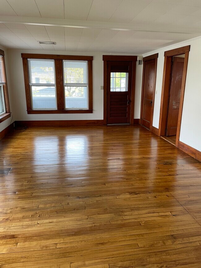Living area - 36 Carter St