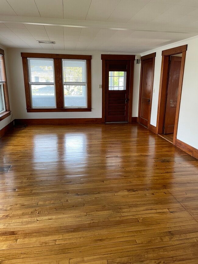 Living area - 36 Carter St