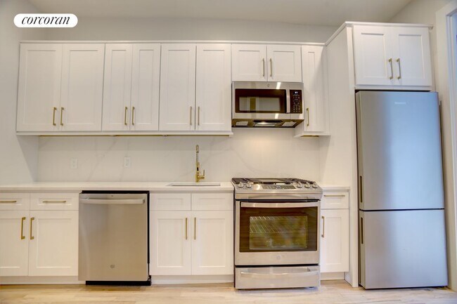 Building Photo - 204 W 96th St
