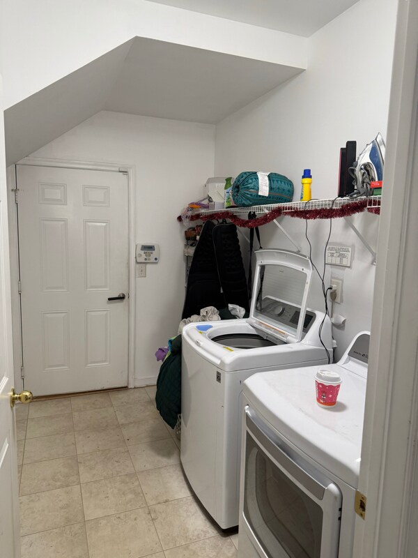 Foto del edificio - 704 River Rock Way