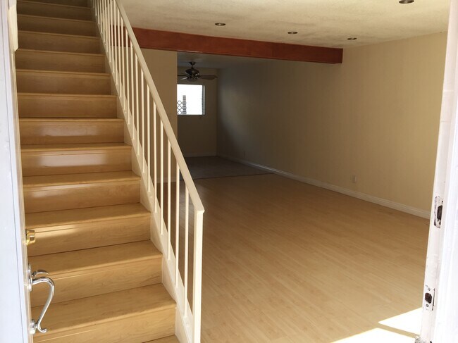 Foto del edificio - 719 N Eucalyptus Ave