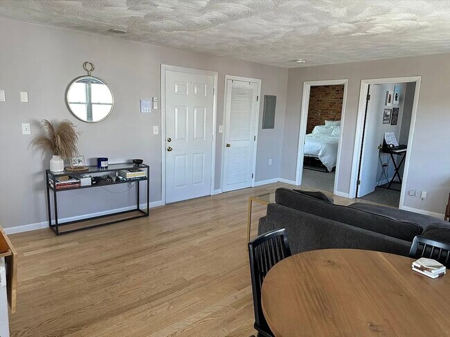 Foto del edificio - 314 E 8th St