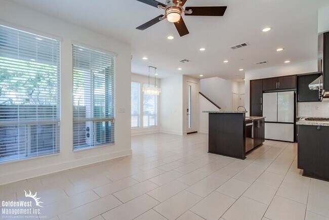 Foto del edificio - Modern 3Bdm 2.5Ba Townhome in the Heart of...