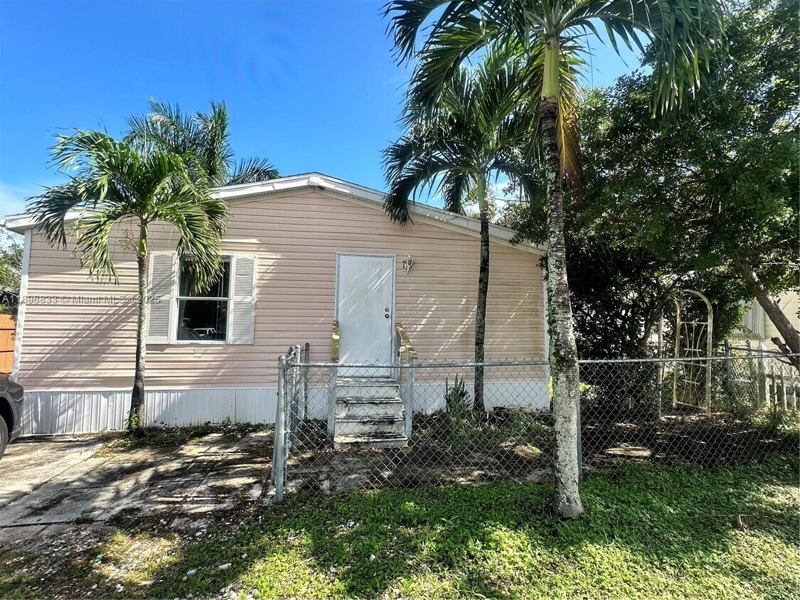 Foto principal - 22844 Tradewind Rd