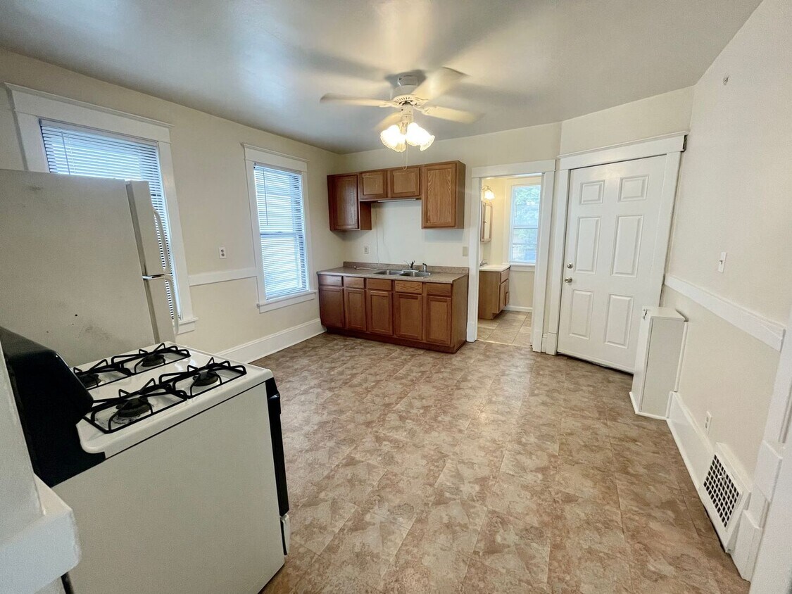 Primary Photo - 2653 S 15th Pl