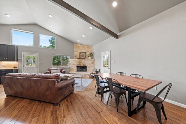 Foto del edificio - 1740 W Live Oak St