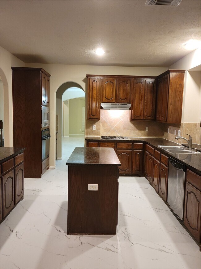 Foto del edificio - 11134 Sheldon Bend Dr