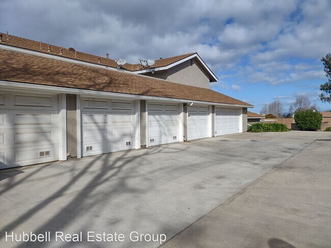 Building Photo - 2 br, 1.5 bath House - 1141 E. Foster Unit B