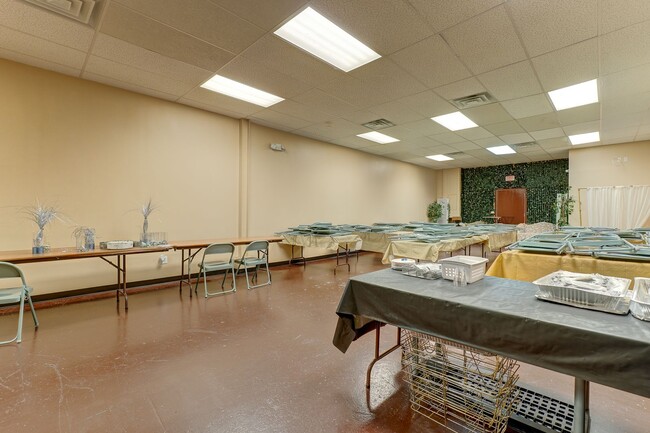 Building Photo - Spring Glen Business Center