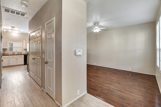 Building Photo - 23624 Wildwood Green Way
