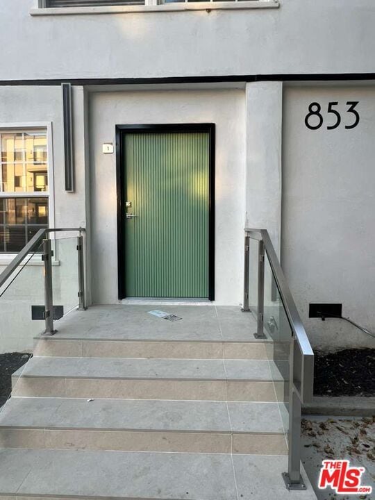 Building Photo - 853 S Bedford St