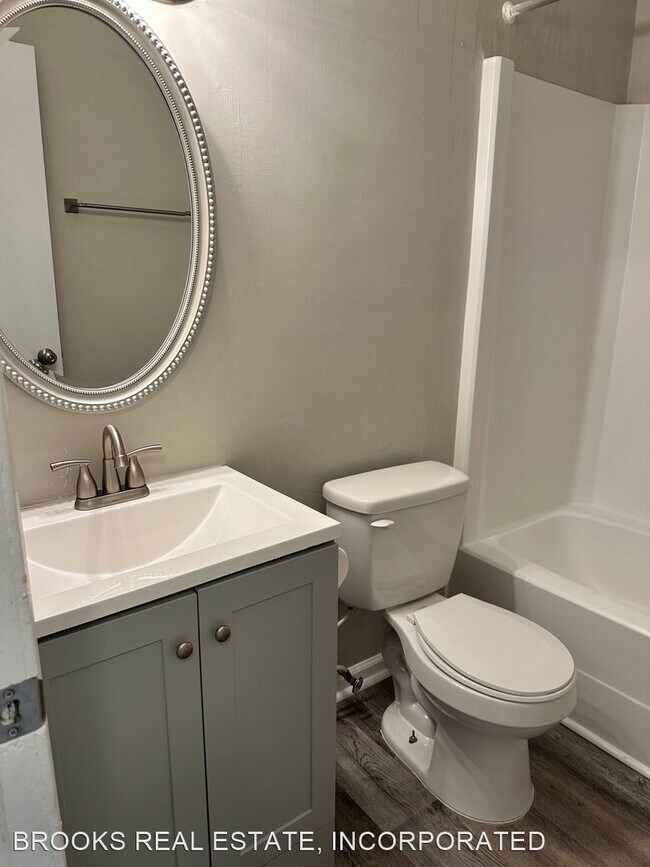Building Photo - 2 br, 1.5 bath House - 6064-A Camellia Drive