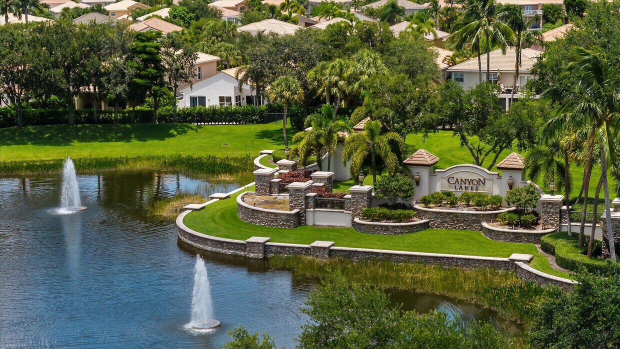 Foto principal - 8882 Hidden Acres Dr