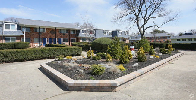 Building Photo - Cambridge Garden Apartments