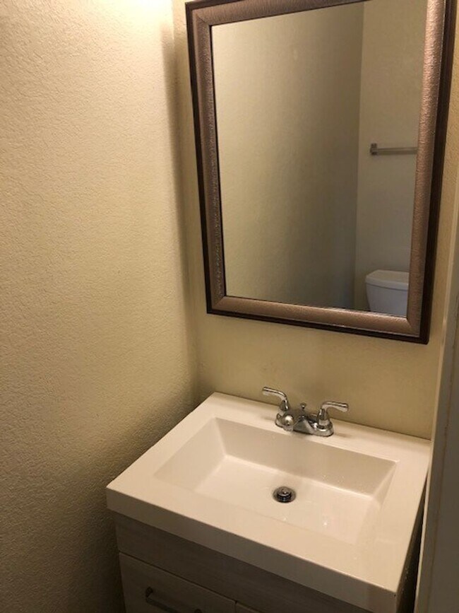 Photo - 2 BEDROOM CONDO BY UNT