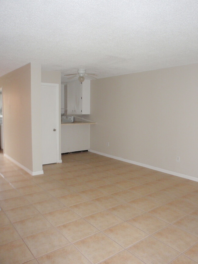 Foto del edificio - 2 BEDROOM 1.5 BATHS CONDO FOR RENT