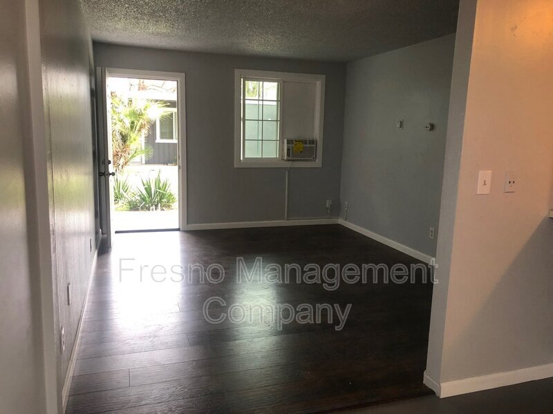 Primary Photo - 2560 N Maroa Ave