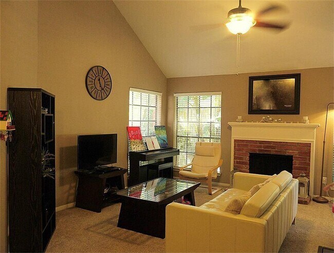 Foto del edificio - 2211 S Kirkwood Rd