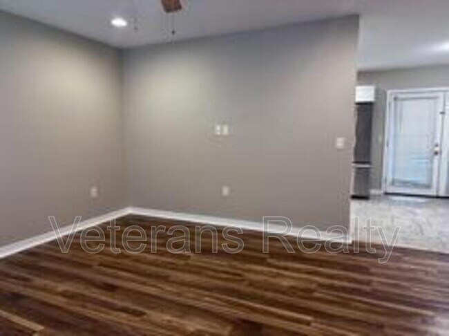 Foto del edificio - 113 Alverado Dr