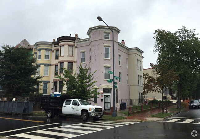 Building Photo - Bloomingdale Row