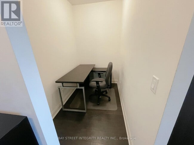 Building Photo - 68 Canterbury Pl