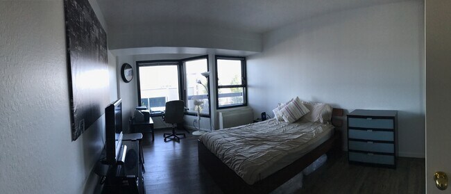 Foto del edificio - 6363 Christie Ave
