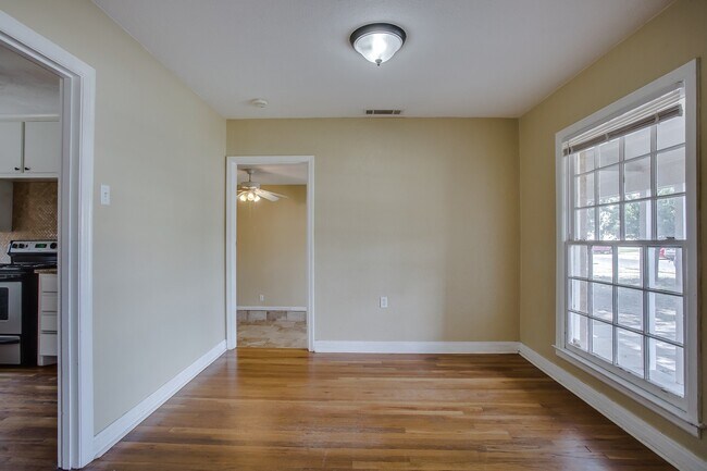 Foto del edificio - Pre-Leasing for July!