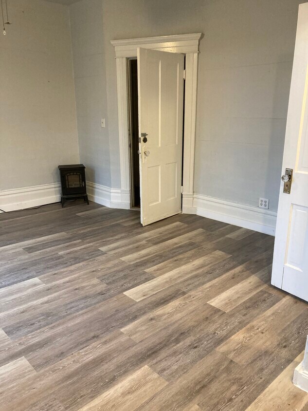 Foto principal - 214 S Blakeley St