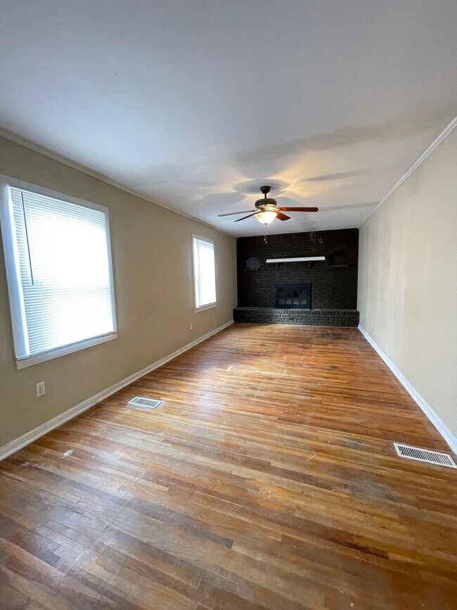 Foto del edificio - 3 bedroom 1 bath house