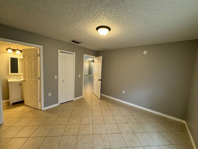Building Photo - BEAUTIFUL 3 Bedroom, 2 Bathroom Home in Or...