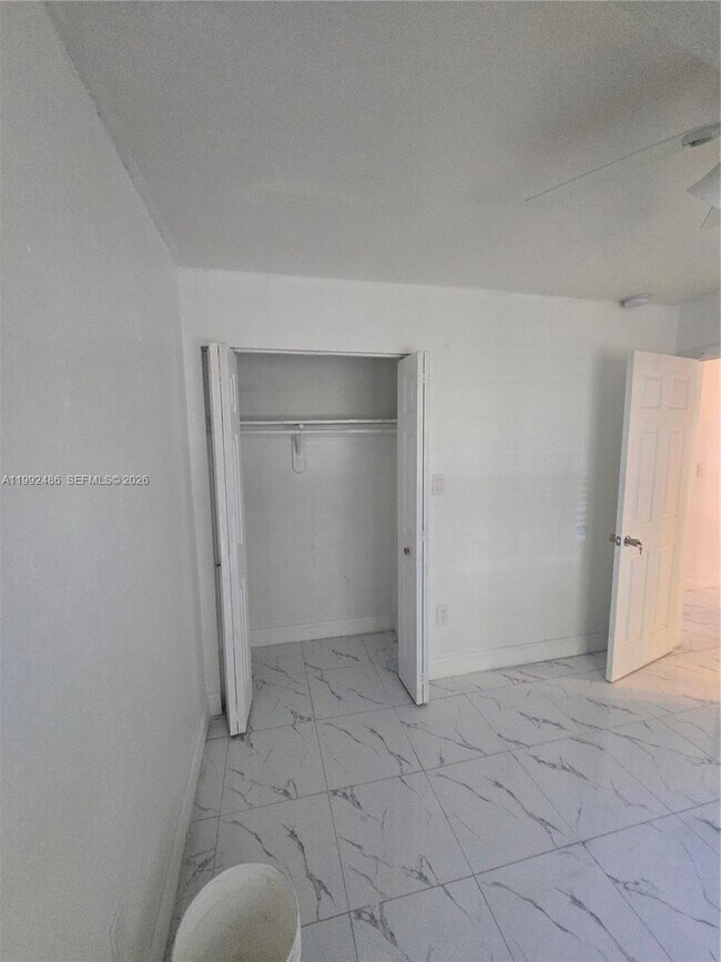 Building Photo - 6231 NE 1st Ave