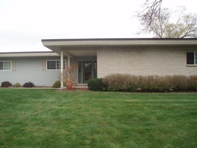 Foto del edificio - 136 West Klubertanz #4