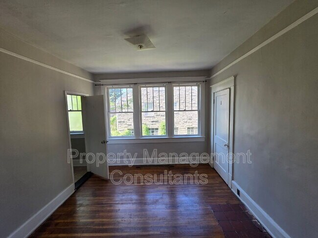 Foto del edificio - 727 N Sherrod Ave