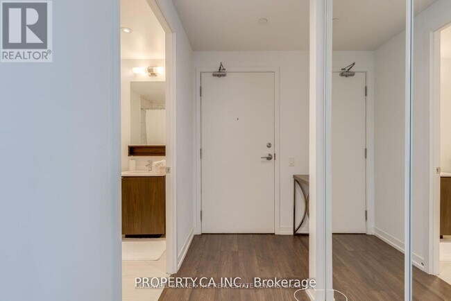 Building Photo - 5 Buttermill Ave.