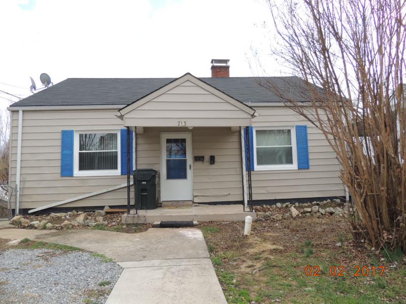 Primary Photo - 713 Carson St