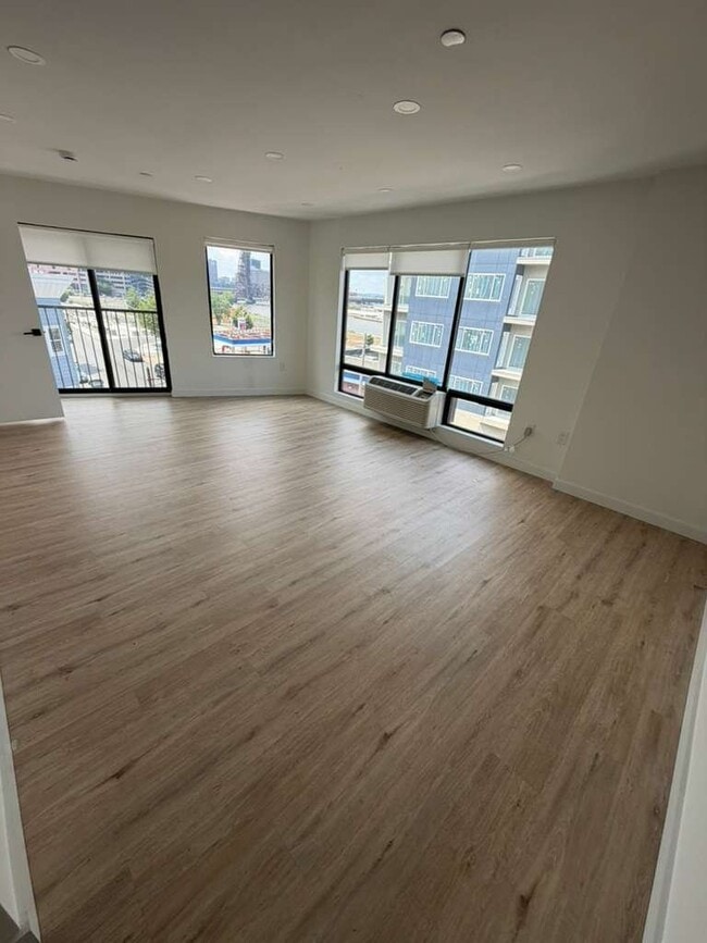 Building Photo - 502 Market St