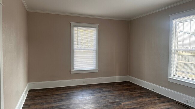 Building Photo - 407 St Andrew St