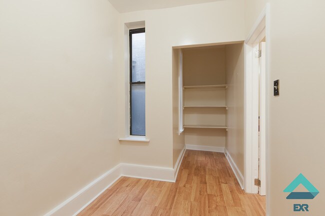 Building Photo - 261 Quincy St