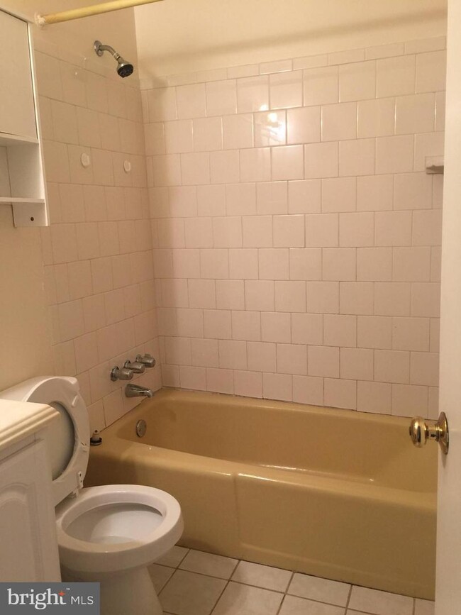 Building Photo - 8227 Wycliffe Ct