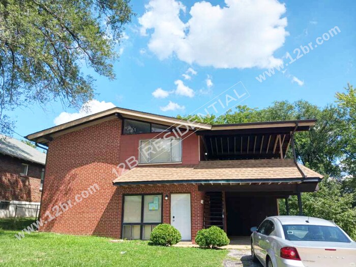 Primary Photo - 2-Bedroom Upstairs Unit in St Louis