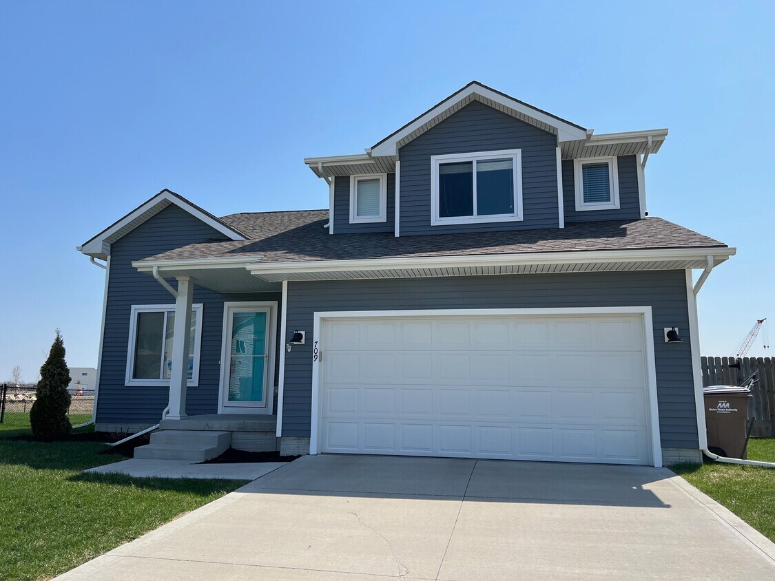 709 37th St SW, Bondurant, IA 50035 House Rental in Bondurant, IA