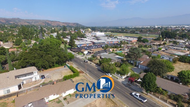 Building Photo - Los Robles Triplex