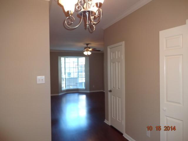 Building Photo - 2255 Braeswood Park Dr
