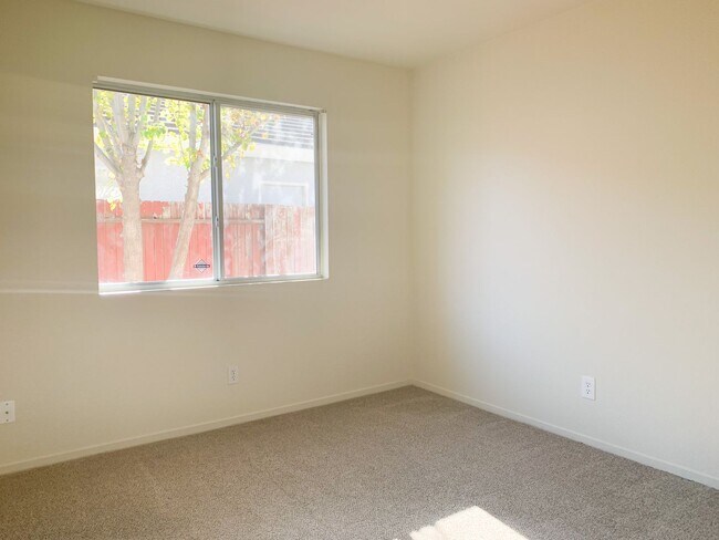 Foto del edificio - Charming 3 Bedroom 2 Bath Elk Grove Home 9...